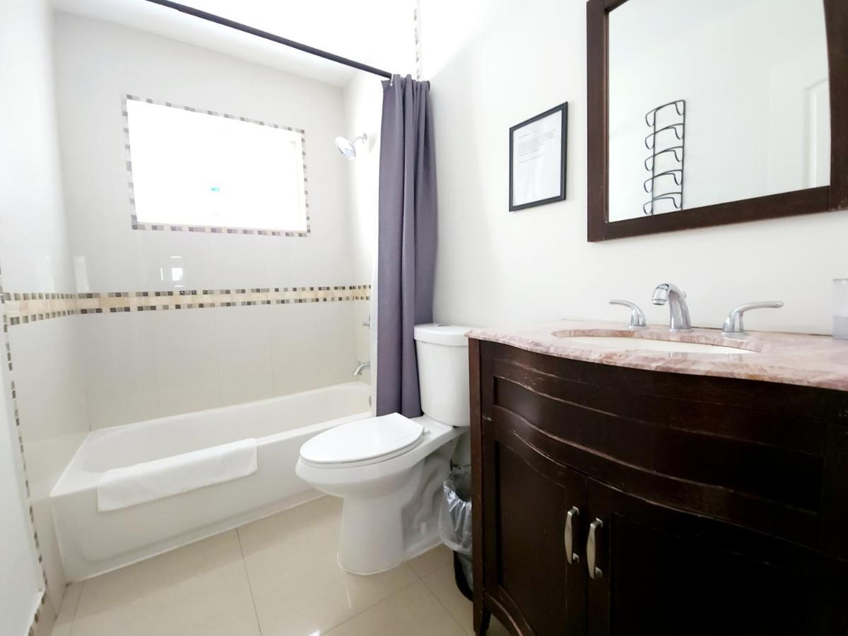 A4 - Endless Summer Rentals - Downtown Apartment Near Park, Ports, And Beach Форт Лодърдейл Екстериор снимка
